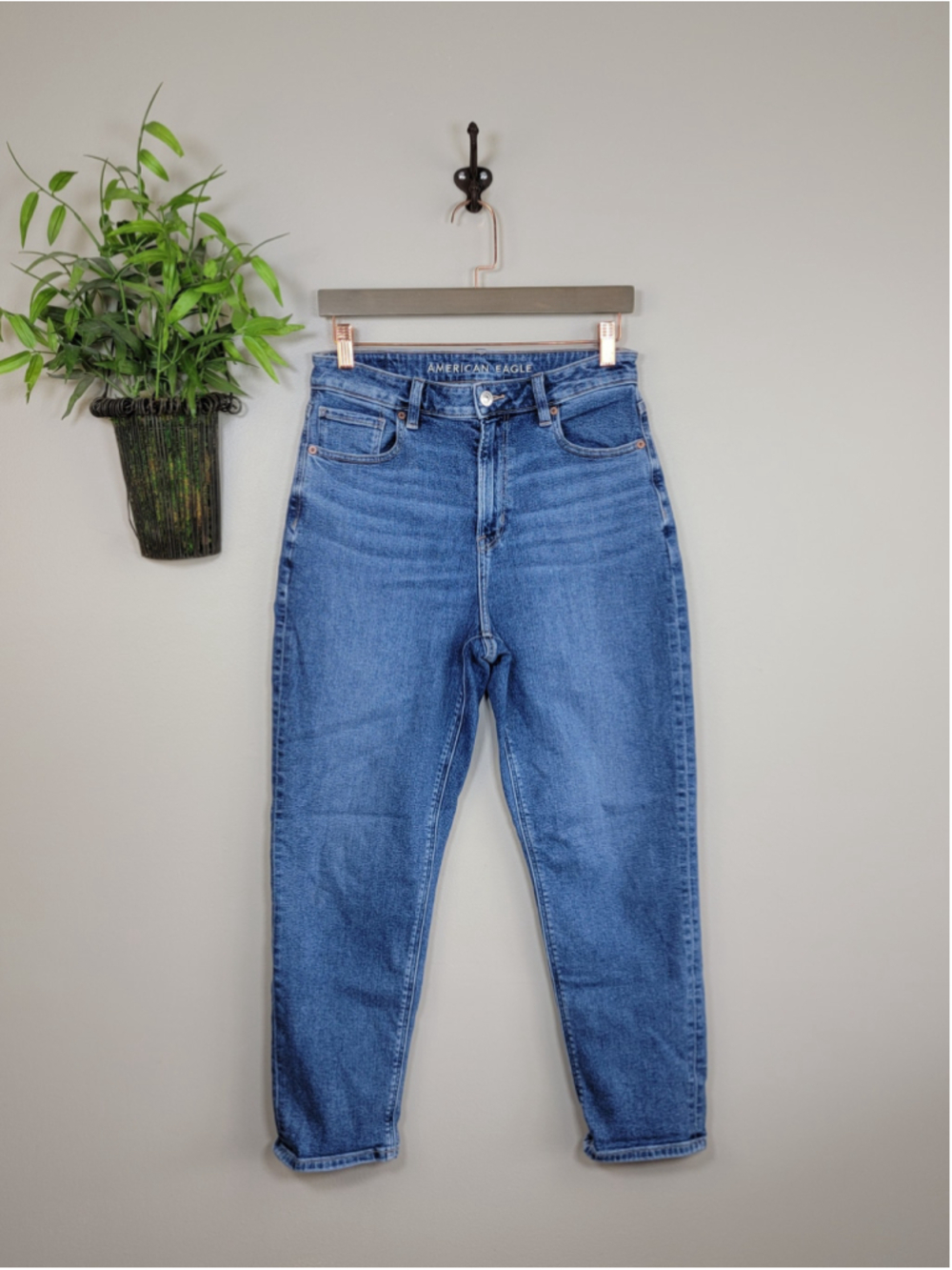 AE 6 American Eagle High Rise Mom Jeans Medium Blue Wash Stretch Tapered Leg 90s